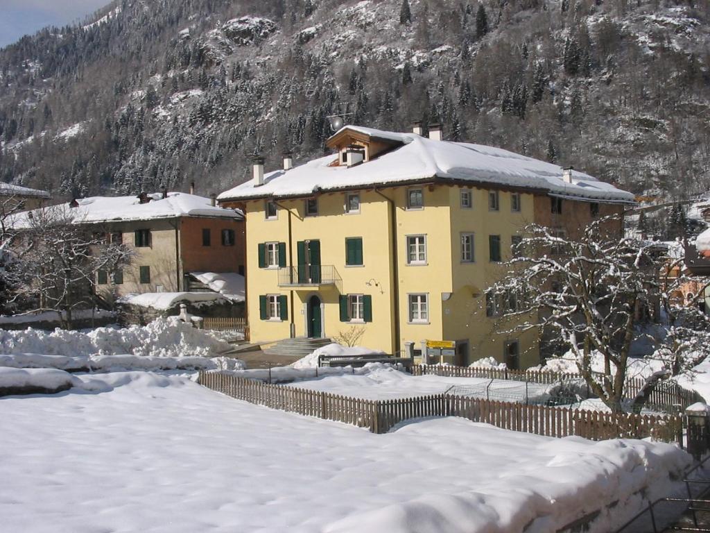 Casa Tomaselli Aparthotel Pellizzano Ngoại thất bức ảnh